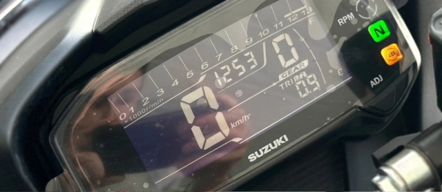 Hình ảnh thực tế của suzuki gsx-r150 modelo 2026 với phanh abs 2 kênh vừa lên kệ tại các đại lý - 6