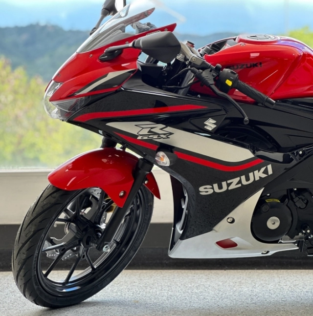 Hình ảnh thực tế của suzuki gsx-r150 modelo 2026 với phanh abs 2 kênh vừa lên kệ tại các đại lý - 9