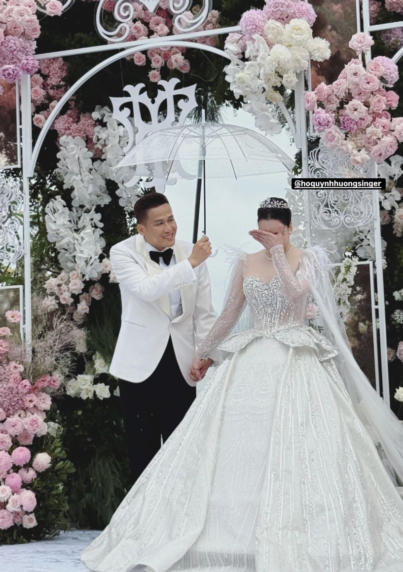 Hồ quỳnh hương công bố thông tin đã có con trai 2 tuổi với chồng doanh nhân kín tiếng trong tiệc cưới ở hạ long - 9