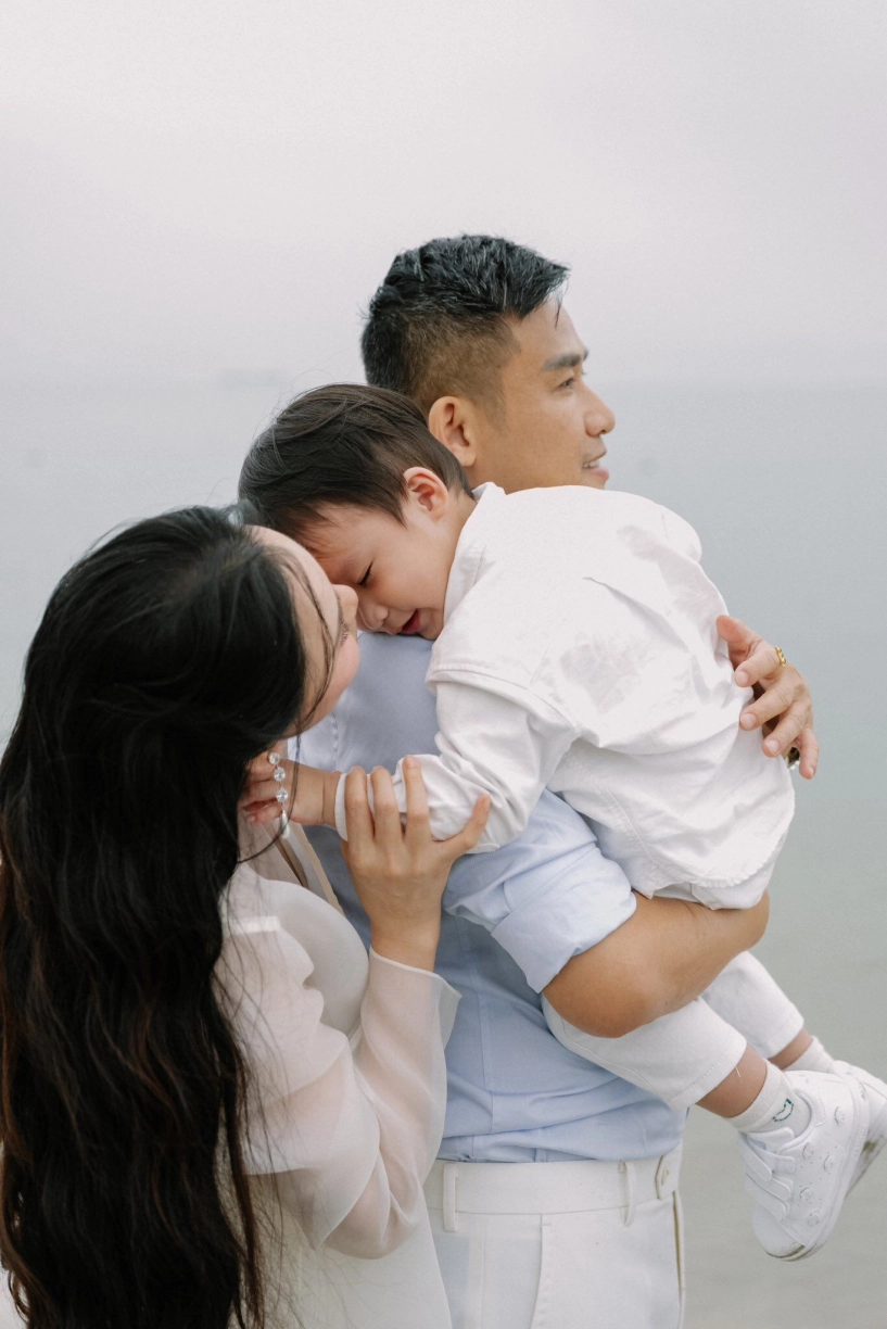 Hồ quỳnh hương hưởng tuần trăng mật với chồng điển trai khoe quý tử đầu lòng rõ nét tuấn tú trông giống hệt bố - 2