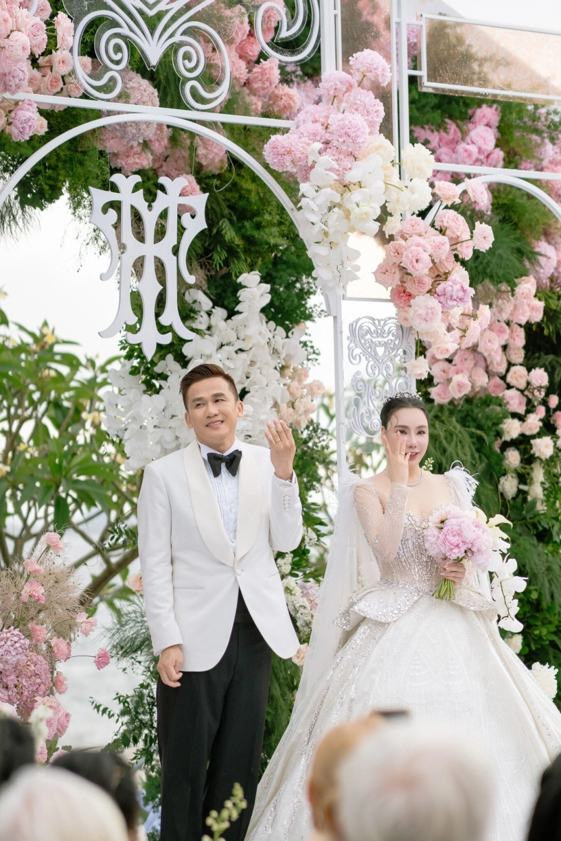 Hồ quỳnh hương hưởng tuần trăng mật với chồng điển trai khoe quý tử đầu lòng rõ nét tuấn tú trông giống hệt bố - 8