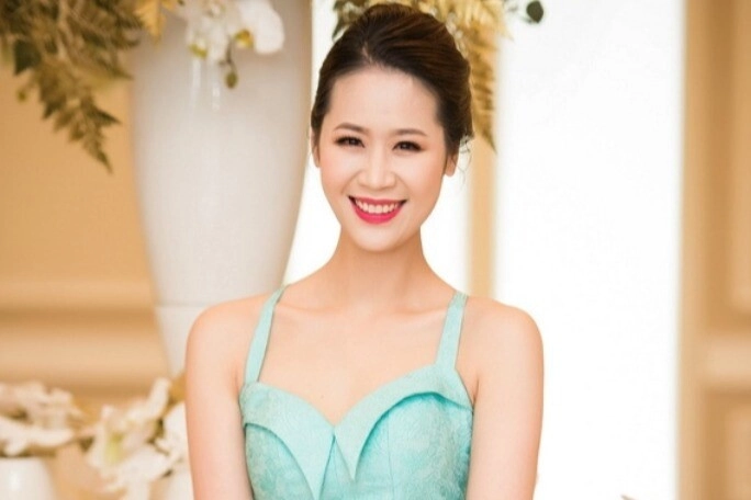 Hoa hậu 35 tuổi mới đăng quang có gia thế khủng 40 tuổi vẫn sinh con cho chồng đại gia - 1