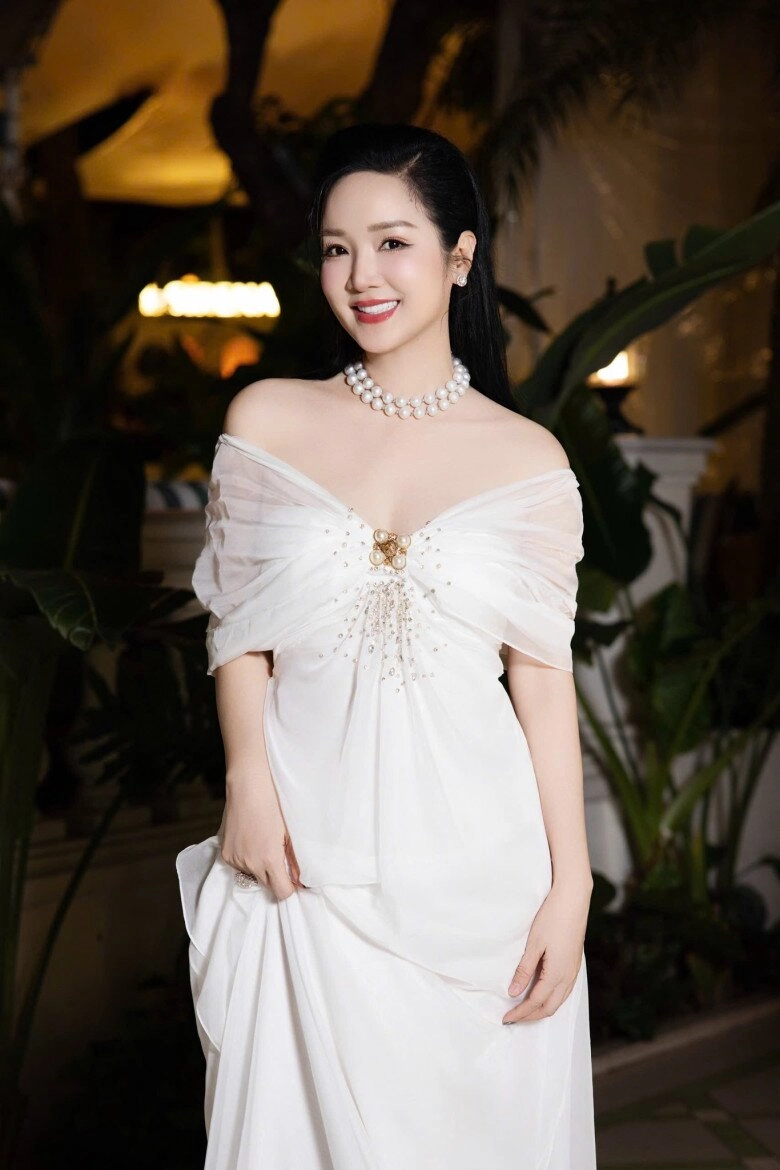 Hoa hậu đền hùng giáng my ở biệt thự 1000m2 ăn đơn sơ toàn rau với tô hoa quả duy trì vẻ đẹp không tuổi - 20