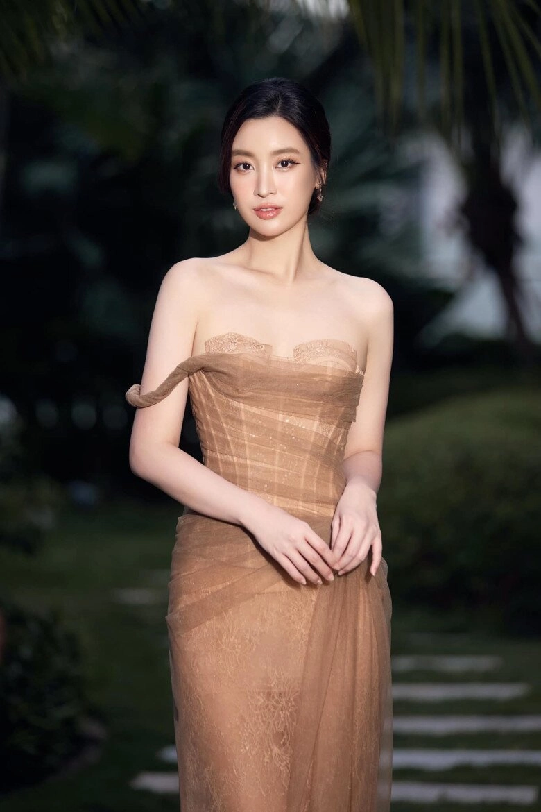 Hoa hậu đỗ mỹ linh diện áo xuyên thấu du lịch cùng chồng thiếu gia sắc vóc chuẩn gái 1 con trông mòn con mắt - 7