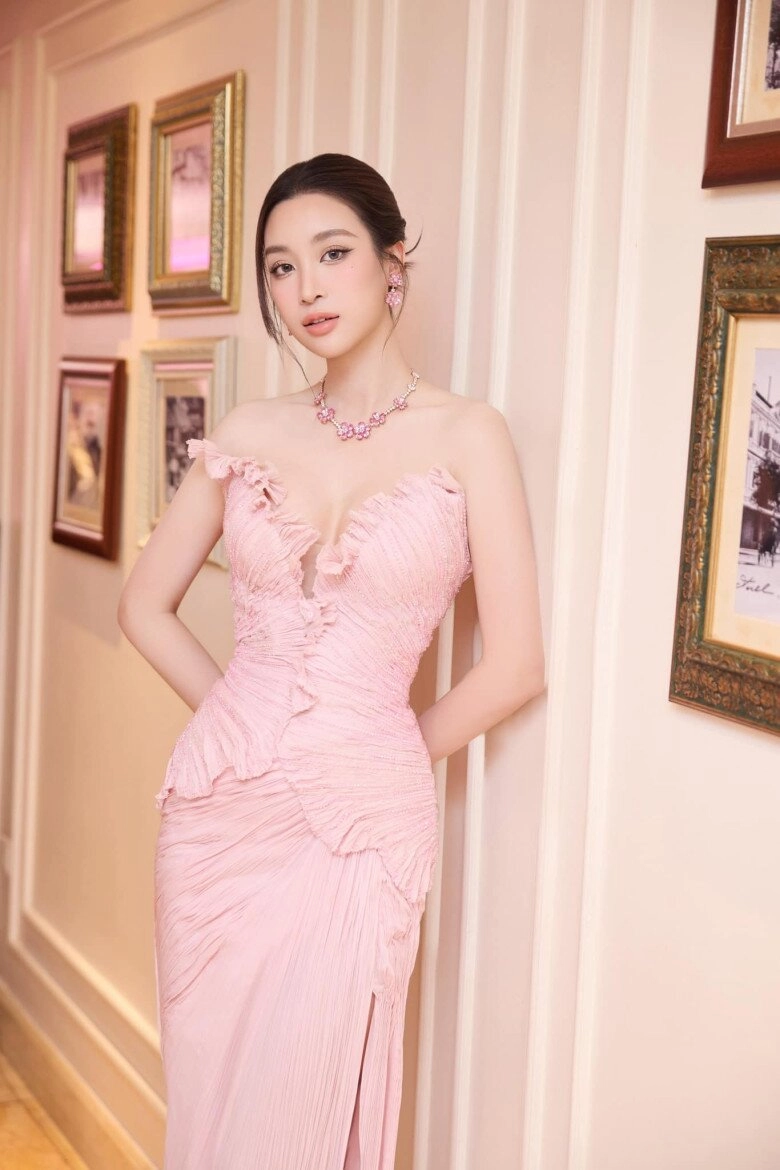 Hoa hậu đỗ mỹ linh diện áo xuyên thấu du lịch cùng chồng thiếu gia sắc vóc chuẩn gái 1 con trông mòn con mắt - 11