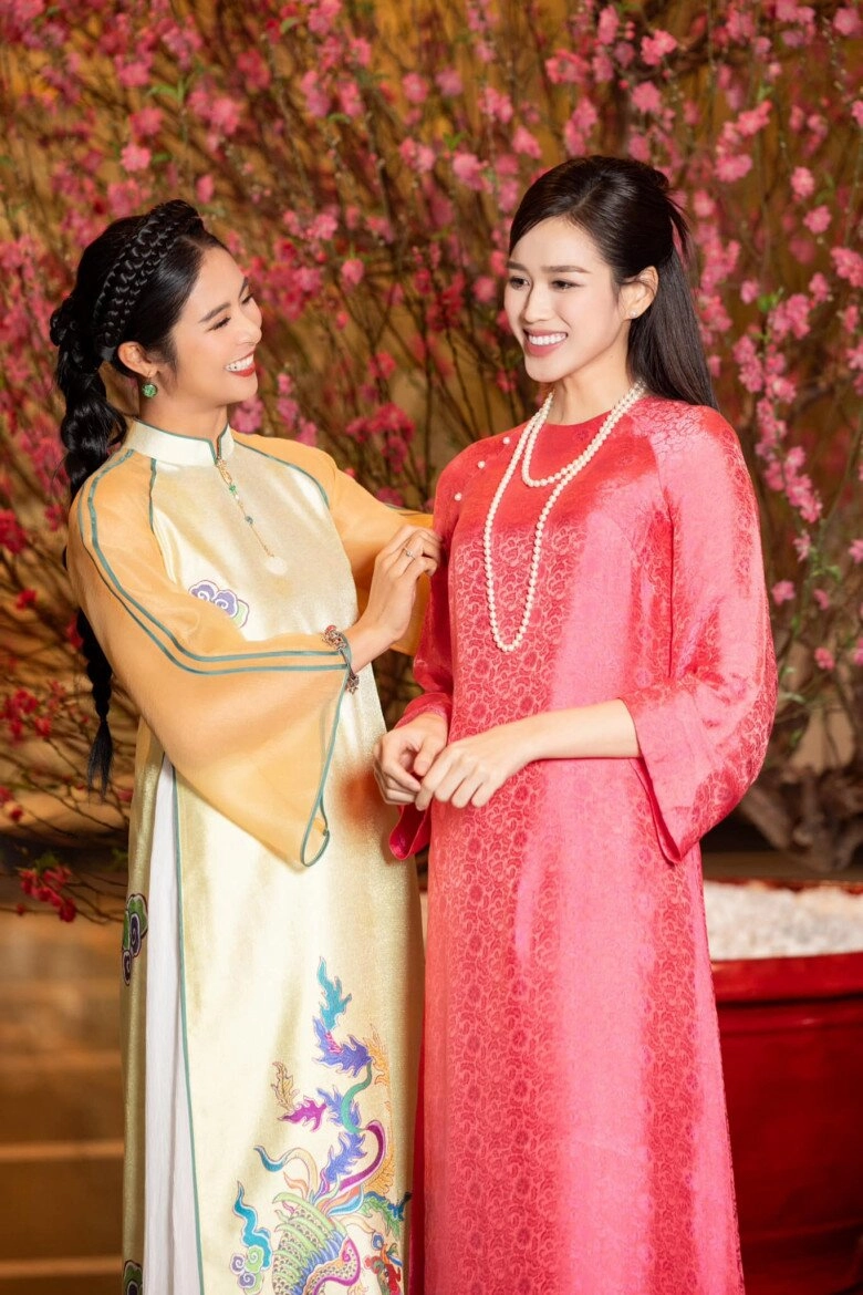 Hoa hậu đỗ thị hà bị nhắc nhở vì xoa bụng bầu của hoa hậu ngọc hân được đàn chị nhả vía có con - 4