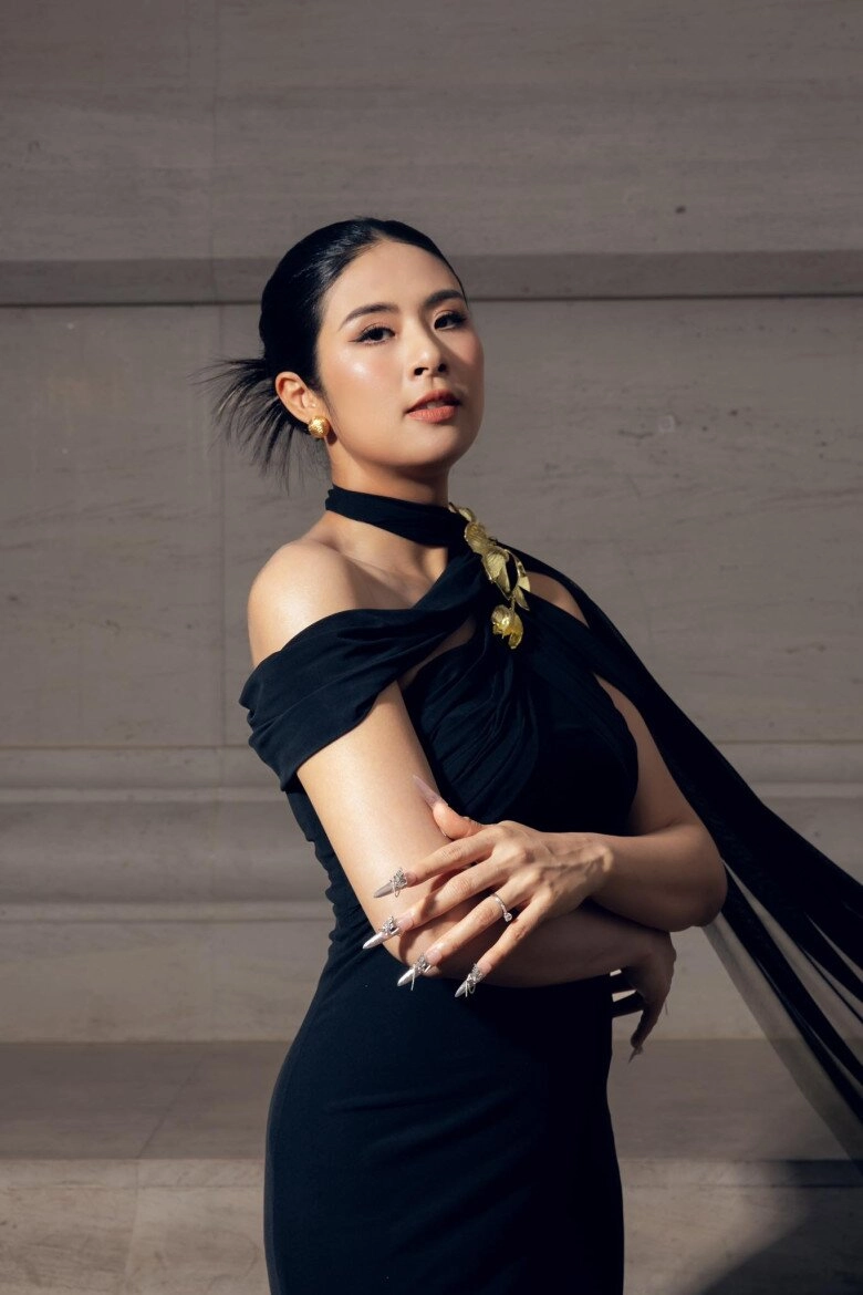Hoa hậu đỗ thị hà bị nhắc nhở vì xoa bụng bầu của hoa hậu ngọc hân được đàn chị nhả vía có con - 8