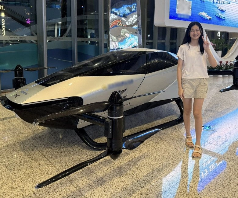 Hoa hậu hương giang đưa 2 con gái về quê nội ở trung quốc ái nữ đầu lòng 12 tuổi cao lớn đi giày size 41 - 3