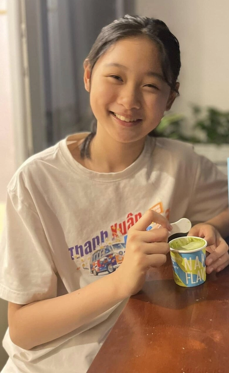Hoa hậu hương giang đưa 2 con gái về quê nội ở trung quốc ái nữ đầu lòng 12 tuổi cao lớn đi giày size 41 - 7