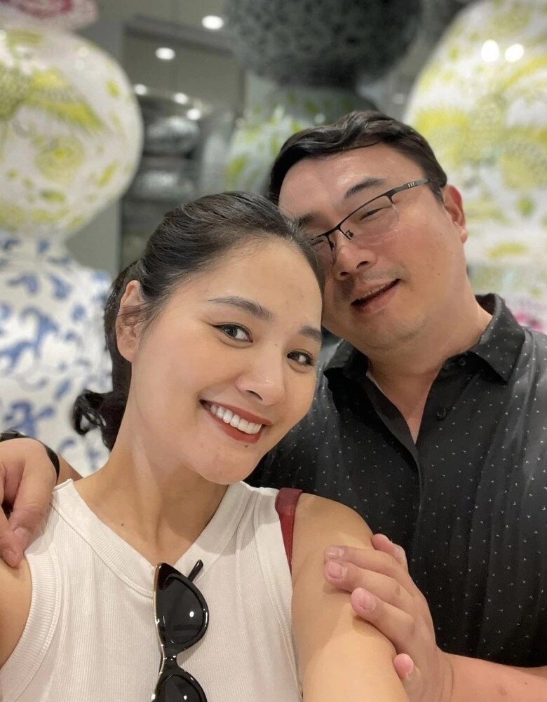 Hoa hậu hương giang đưa 2 con gái về quê nội ở trung quốc ái nữ đầu lòng 12 tuổi cao lớn đi giày size 41 - 12