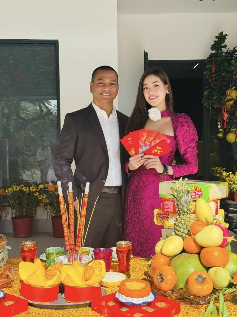 Hoa hậu khánh vân cuồng ông xã hơn 17 tuổi nhiếp ảnh gia nguyễn long hồi nhỏ gương mặt điển trai như diễn viên nhí - 2