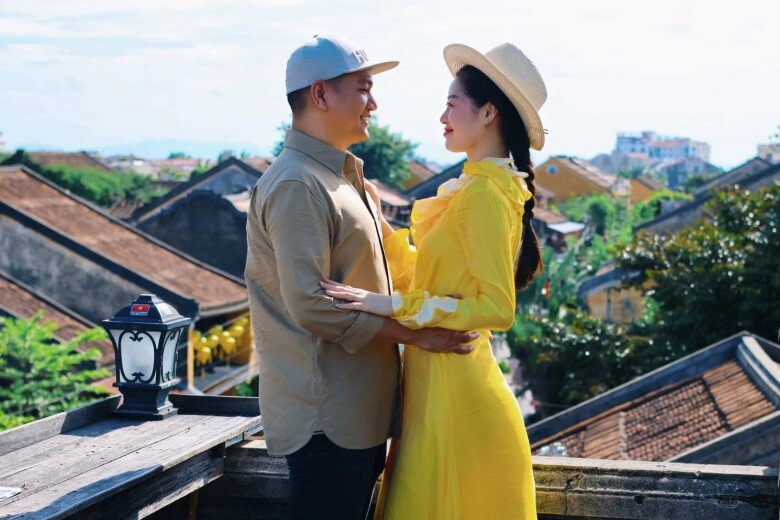 Hoa hậu khánh vân đi đâu cũng có ông xã hơn 17 tuổi hộ tống lâu lâu được chồng hôn liền hí hửng ra mặt - 2