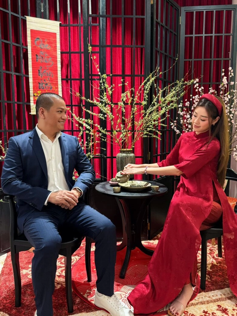 Hoa hậu khánh vân hút triệu lượt xem vì cảnh vất vả chăm chồng hơn 17 tuổi ông xã ngày càng hướng ngoại theo vợ - 8