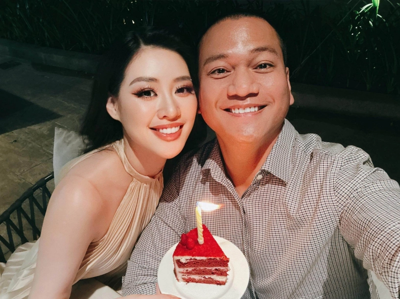 Hoa hậu khánh vân lấy que thử thai 2 vạch tặng chồng hơn 17 tuổi nhà trai bất ngờ liền rút nhẫn cầu hôn - 6