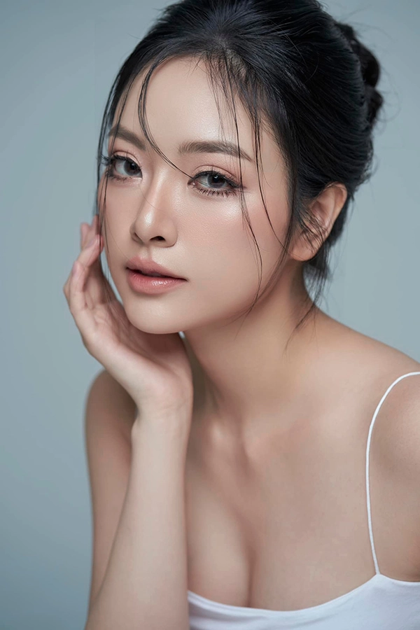 Hoa hậu xứ thanh sau 12 năm đăng quang vẫn độc thân quyến rũ - 1