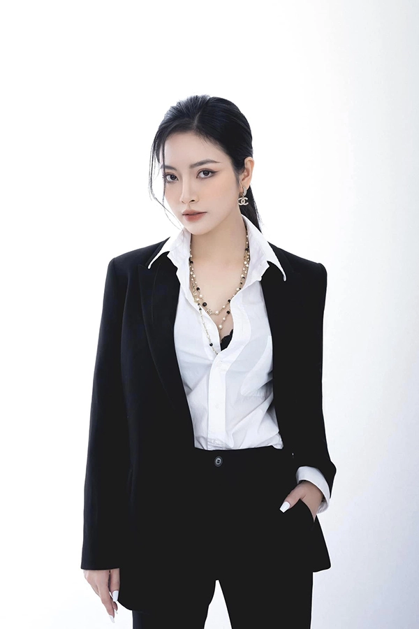 Hoa hậu xứ thanh sau 12 năm đăng quang vẫn độc thân quyến rũ - 9