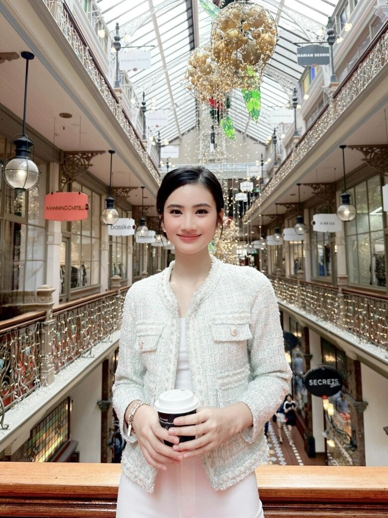 Hoa hậu ý nhi dát hàng hiệu cả trăm triệu đồng khi du học ở úc mặc đơn giản nhưng sang chảnh khỏi bàn - 9
