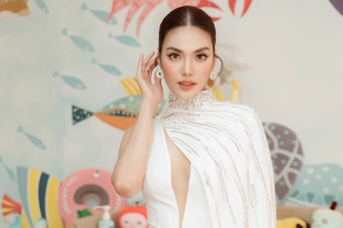 hoa khôi trẻ nhất việt nam 14 tuổi đã chín muồi nhan sắc đăng quang rực rỡ u45 tóc muối tiêu nhưng trẻ như chị của con - 3