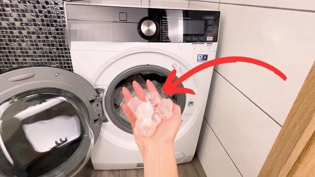 Học hàng xóm cho 3 viên đá lạnh vào máy giặt tôi bất ngờ với điều đã xảy ra - 2