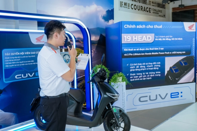 Honda bàn giao xe điện cuv e cho những khách hàng thuê xe đầu tiên tại tphcm - 7