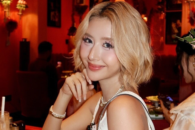 Hot girl đình đám lộ nhan sắc quá khứ đen nhẻm bầu bĩnh được chồng hơn 12 tuổi tặng biệt thự 50 tỷ - 4