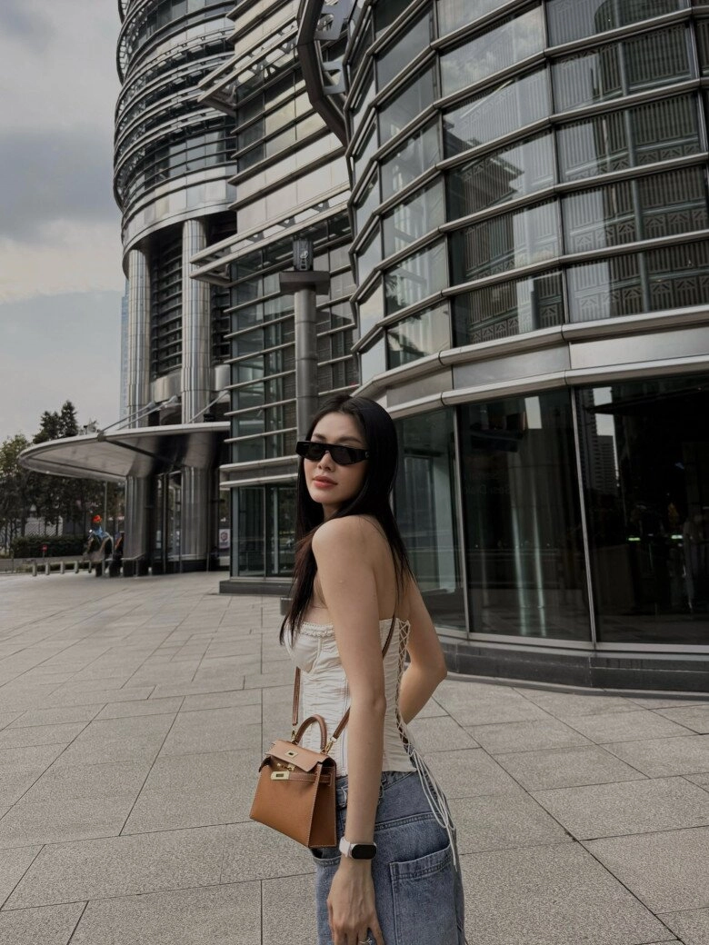 Hot girl lấy nam ca sĩ nổi tiếng 40 tuổi da dẻ như em bé ở biệt thự 2 triệu đô túi hiệu bày la liệt như chơi đồ hàng - 6