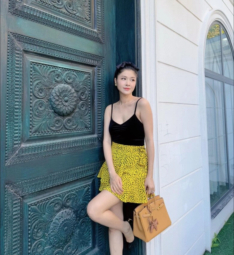 Hot girl lấy nam ca sĩ nổi tiếng 40 tuổi da dẻ như em bé ở biệt thự 2 triệu đô túi hiệu bày la liệt như chơi đồ hàng - 10