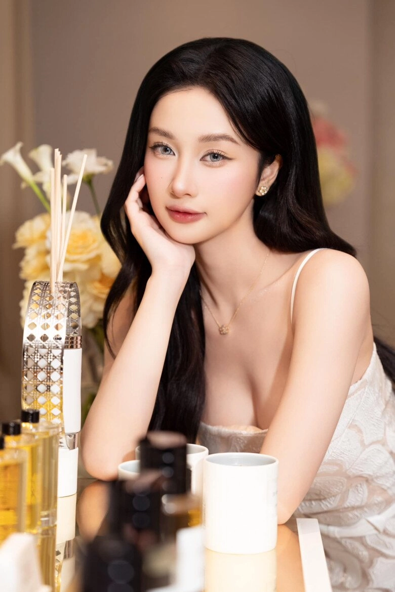 Hot girl trà sữa được báo thái tung hô là minh tinh quyến rũ nhất việt nam nghiện mặc táo bạo khoe vòng một dao kéo - 2