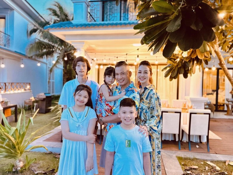 Jennifer phạm giản dị cùng con tham gia ngày hội thể thao ở trường quốc tế gái út trổ nét xinh giống mẹ hoa hậu - 4