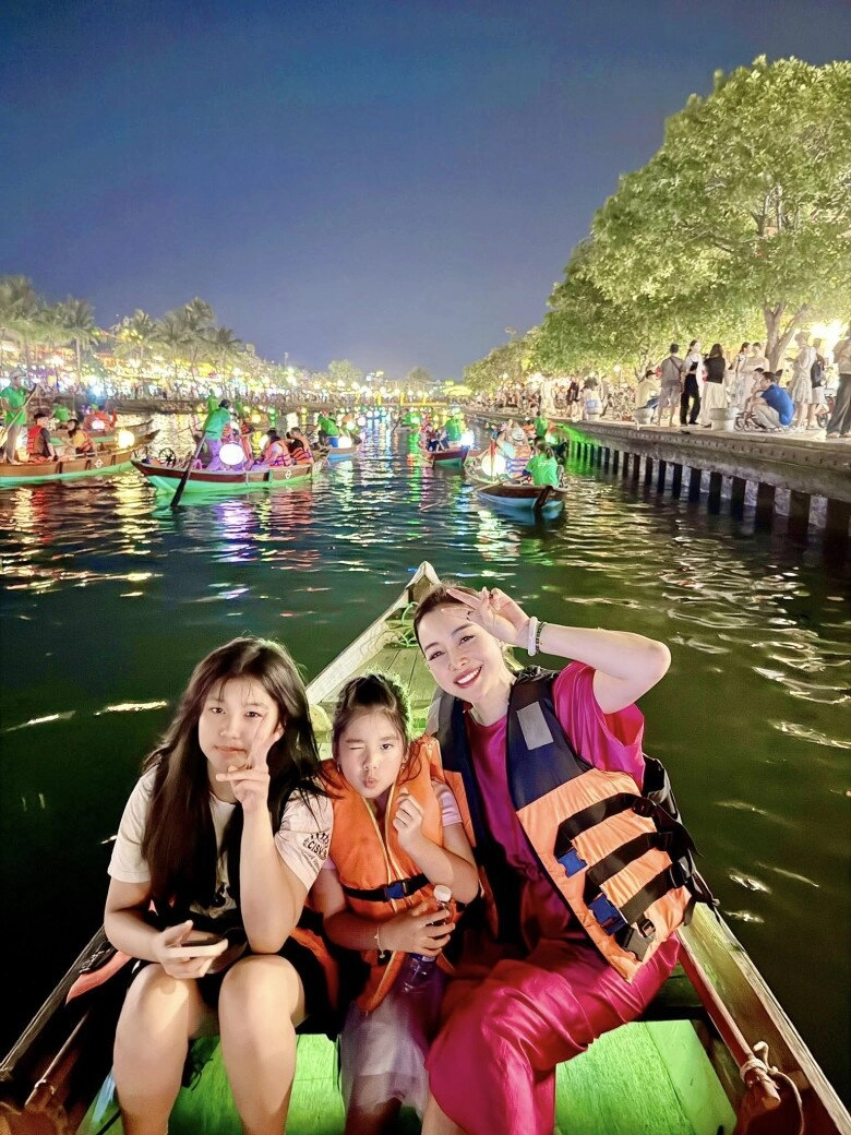 Jennifer phạm giản dị cùng con tham gia ngày hội thể thao ở trường quốc tế gái út trổ nét xinh giống mẹ hoa hậu - 6