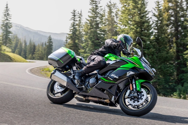 Kawasaki ninja 1100sx và versys 1100 cặp đôi máy bay mặt đất dành cho anh em đam mê touring - 3
