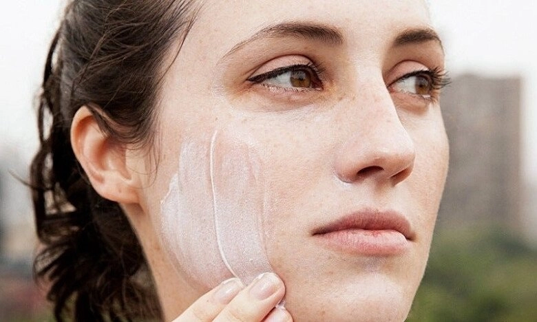 Kem chống nắng bôi xong chỉ muốn trốn trong nhà vì mặt mốc trắng lại vón cục học nhanh 5 bí quyết này lấy lại sự tự tin - 1