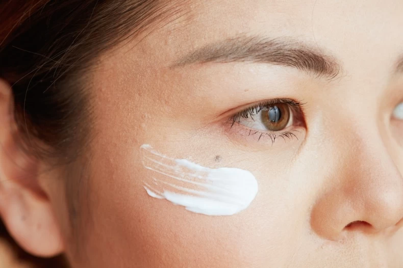 Kem nền đã có chỉ số chống nắng có cần thoa thêm kem chống nắng nhiều người hiểu sai nên da sạm đen dù làm đủ bước - 2