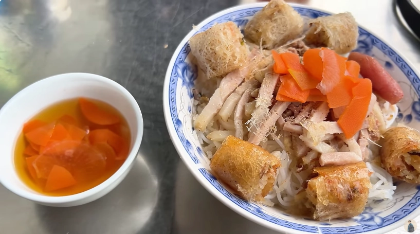 Khách nhật lần đầu thử món lạ ở bến tre khen dễ ăn hơn bún thịt nướng - 2