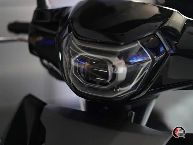 Khám phá nfr125 đến từ đối tác nhà suzuki mẫu xe ga lập dị nhưng đầy thú vị - 2