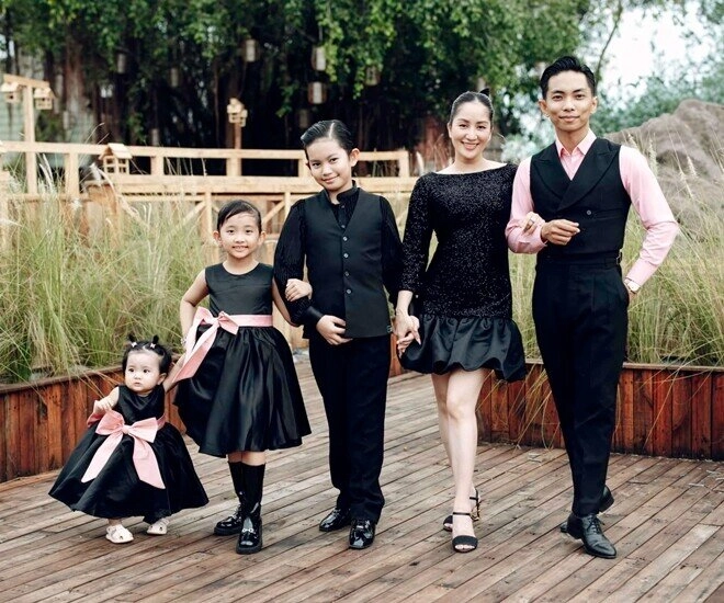 Khánh thi trắng bật tông khi đứng cạnh phan hiển mẹ 3 con múa uyển chuyển bên chồng khiến dân tình rần rần khen ngợi - 7