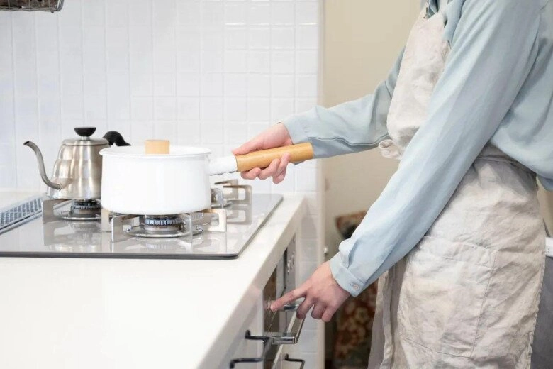 Khi giảm nhỏ lửa trên bếp gas bạn nên vặn núm theo hướng nào 90 người dùng đang làm sai - 3