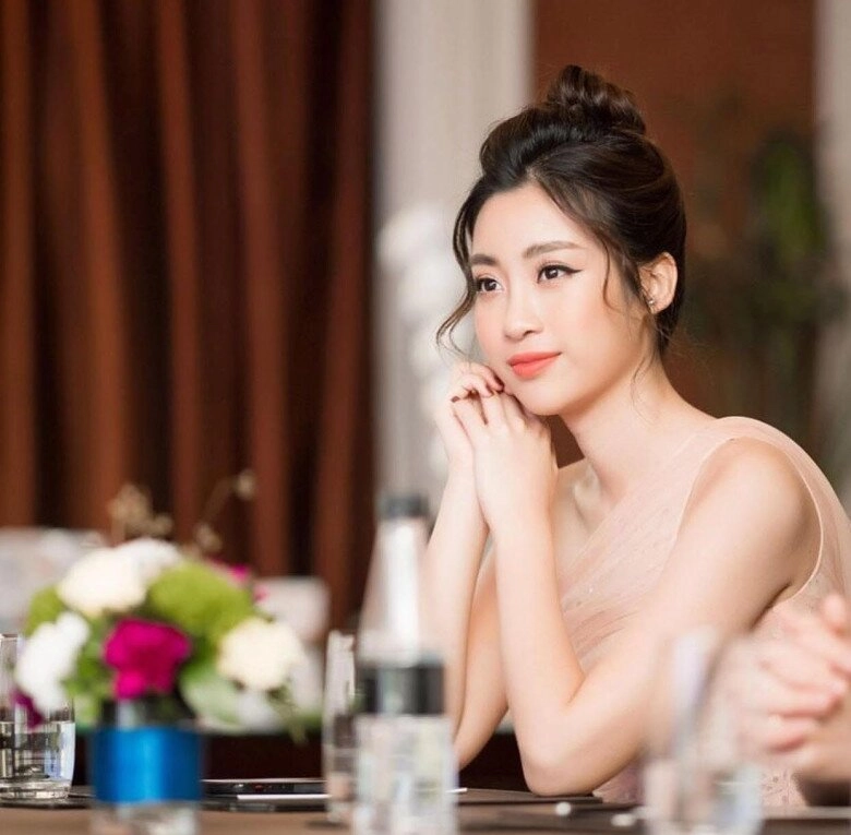 Không còn lo tóc búi sẽ làm lộ khuyết điểm chị em tham khảo ngay các kiểu tóc búi phù hợp khuôn mặt - 4