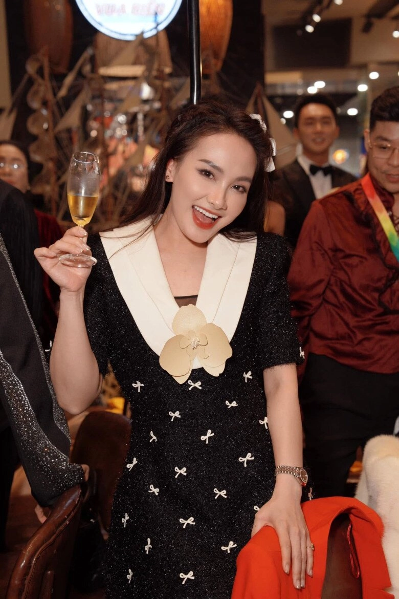 Không cùng huyết thống hai nữ nghệ sĩ này lại có nhan sắc hao hao nhau như chị em một nhà - 8