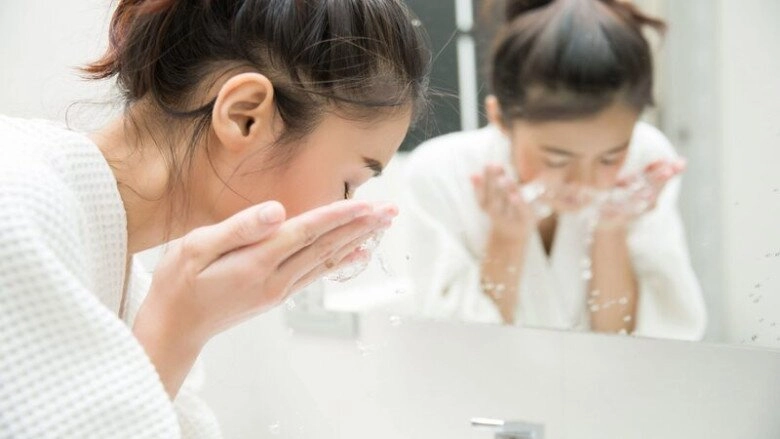 Không phải chống nắng các chuyên gia cho biết hầu hết người có làn da đẹp nhẵn thín đều có thói quen này - 2