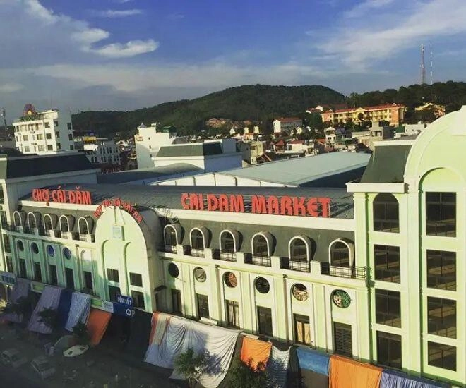 Khu chợ sầm uất bậc nhất quảng ninh bán hải sản ngon-bổ-rẻ lại còn là thiên đường ẩm thực ai cũng mê - 1