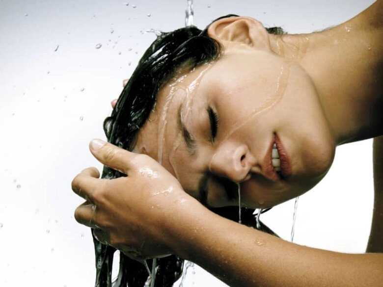 Kiểu gội đầu lạ được các chuyên gia da liễu đề cử cho mùa hè giúp tóc đẹp óng ả như gội ở tiệm - 6