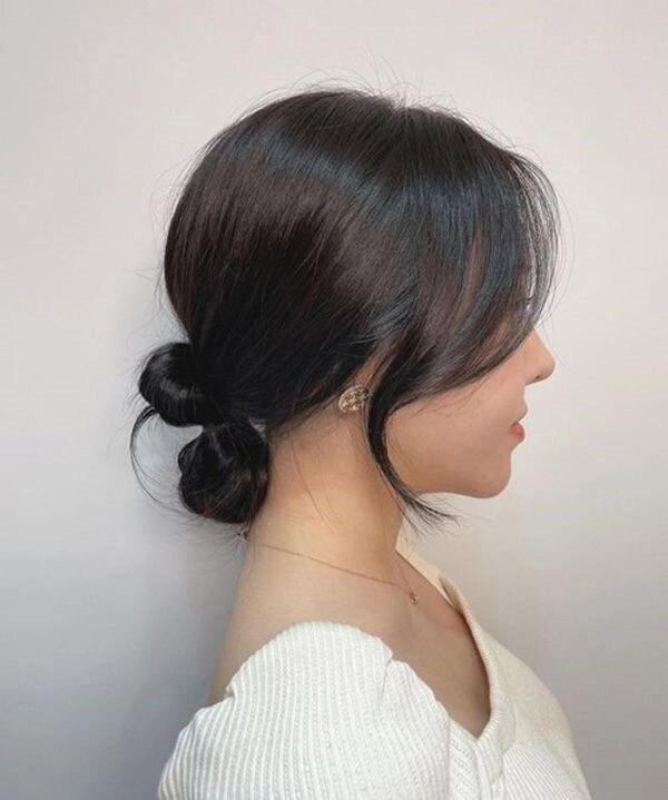 Kiểu tóc búi dễ làm giúp chị em trông sang chảnh như gái hàn đi làm hay đi chơi đều có thể áp dụng - 5