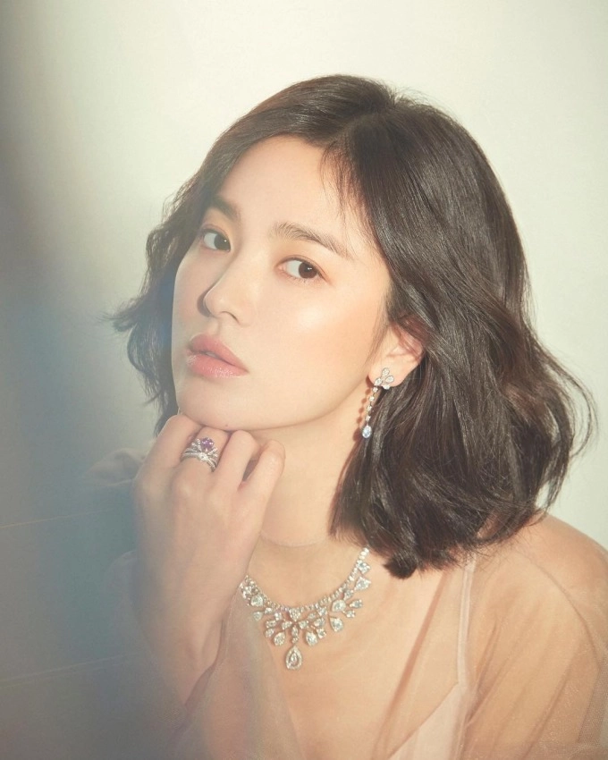 Kiểu tóc mới của song hye kyo gây tranh cãi chị em sợ mắc lỗi thử sang 5 kiểu tóc ngắn không kén mặt này - 9