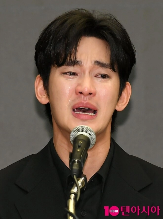 Kim soo hyun khóc suốt gần 1 tiếng họp báo về scandal tình ái tuyên bố kiện ngược đòi bồi thường 208 tỷ - 8