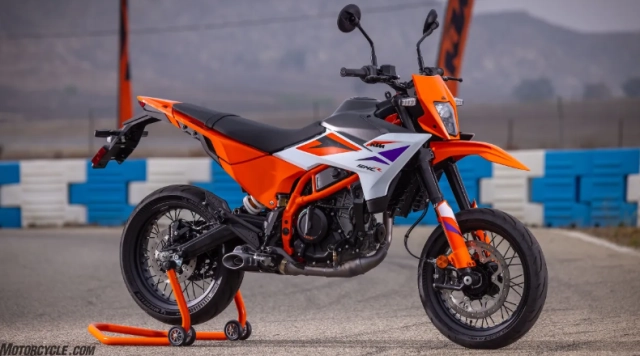 Ktm 390 smc r 2025 khi niềm vui lái xe không cần đến túi tiền dày - 1