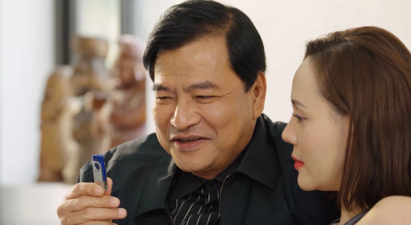 Kỳ lạ vua hề chèo 2 lần cưới mẹ đơn thân thương con riêng của vợ đến mức ghen với người bố đẻ - 5