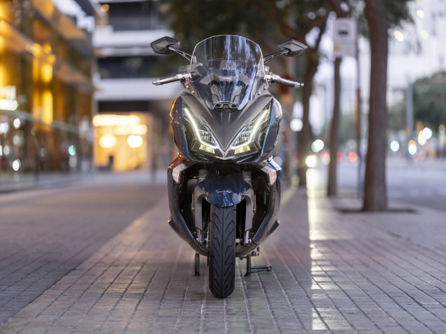 Kymco gt 350i 2024 khẳng định vẻ đẹp đẳng cấp xứng tầm với đấng mày râu - 17