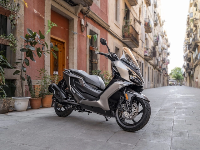 Kymco gt 350i 2024 khẳng định vẻ đẹp đẳng cấp xứng tầm với đấng mày râu - 18