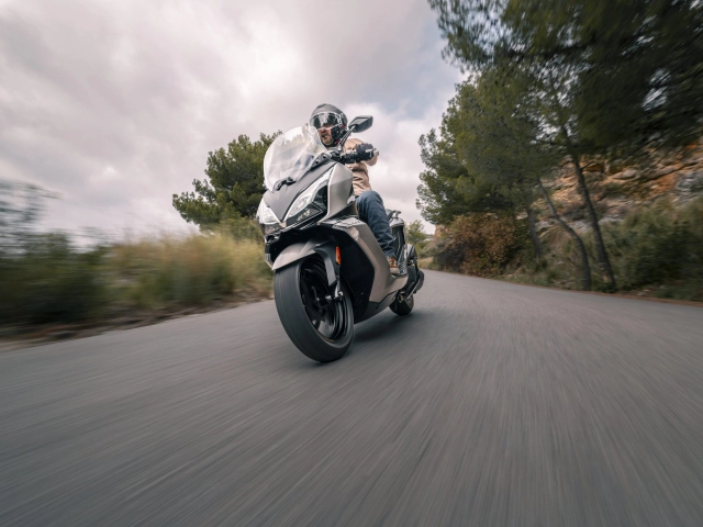 Kymco gt 350i 2024 khẳng định vẻ đẹp đẳng cấp xứng tầm với đấng mày râu - 22